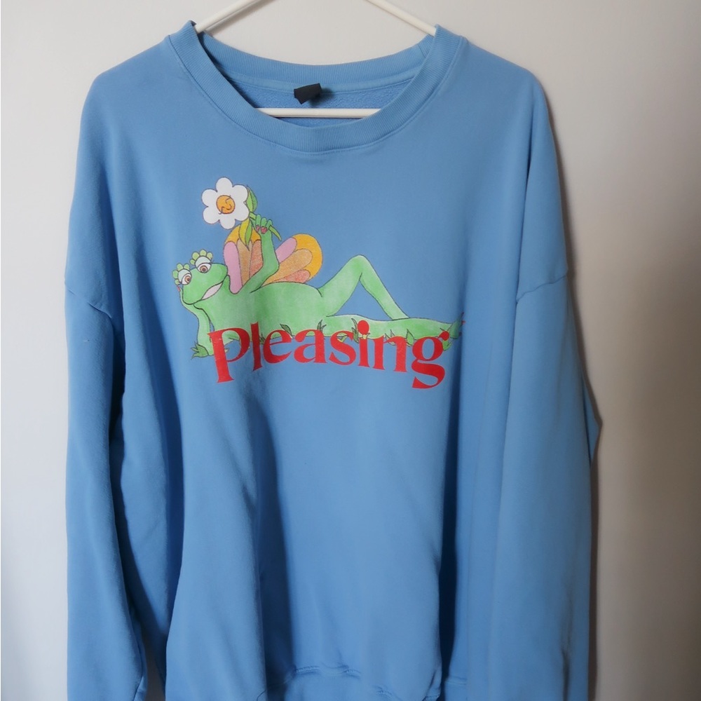 PLEASING CREWNECK!!🐸 such good quality, so comfy and fits so well!